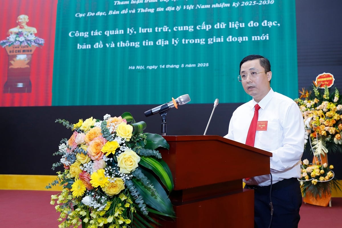 Theo ông Trần Duy Hạnh, Giám đốc Trung tâm Hạ tầng dữ liệu không gian địa lý, bản đồ hành chính chính là 'ngôn ngữ chung' để các cơ quan từ Trung ương đến địa phương cùng nhìn vào một thực thể không gian thống nhất, từ đó bảo đảm sự đồng thuận trong quá trình triển khai'. Ảnh: Nguyễn Thủy. Theo ông Trần Duy Hạnh, Giám đốc Trung tâm Hạ tầng dữ liệu không gian địa lý, bản đồ hành chính chính là 'ngôn ngữ chung' để các cơ quan từ Trung ương đến địa phương cùng nhìn vào một thực thể không gian thống nhất, từ đó bảo đảm sự đồng thuận trong quá trình triển khai'. Ảnh: Nguyễn Thủy.