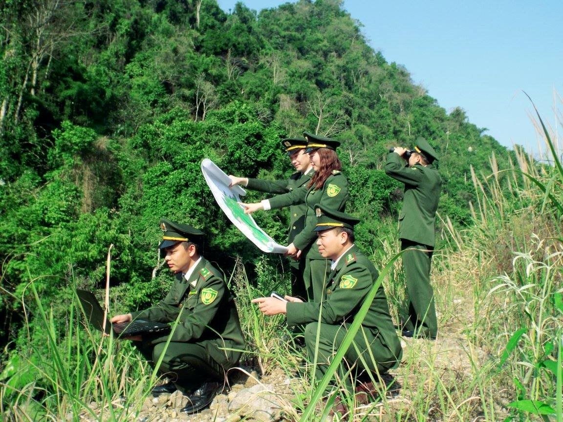 Trải qua 52 năm xây dựng và phát triển, lực lượng kiểm lâm Việt Nam không ngừng đổi mới, nâng cao hiệu quả quản lý, bảo vệ và phát triển rừng bền vững. Ảnh: TC Môi trường và Đời sống. Trải qua 52 năm xây dựng và phát triển, lực lượng kiểm lâm Việt Nam không ngừng đổi mới, nâng cao hiệu quả quản lý, bảo vệ và phát triển rừng bền vững. Ảnh: TC Môi trường và Đời sống.
