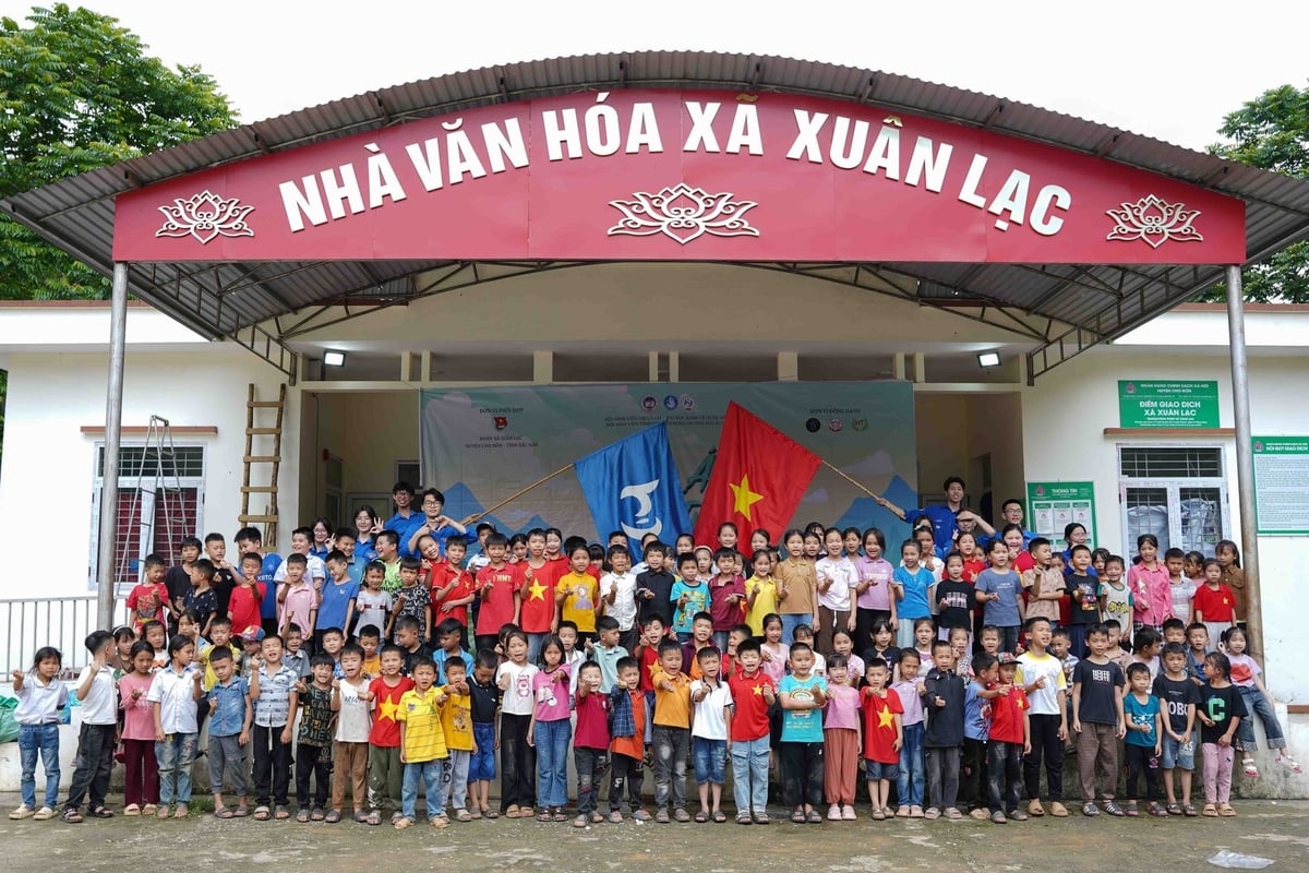Chương trình Tình nguyện vùng cao 2025 đã góp phần mang đến điều kiện học tập tốt hơn cho các em nhỏ của trường Tiểu học và THCS Xuân Lạc. Ảnh: Đội Sinh viên tình nguyện đồng hương Hải Dương. Chương trình Tình nguyện vùng cao 2025 đã góp phần mang đến điều kiện học tập tốt hơn cho các em nhỏ của trường Tiểu học và THCS Xuân Lạc. Ảnh: Đội Sinh viên tình nguyện đồng hương Hải Dương.
