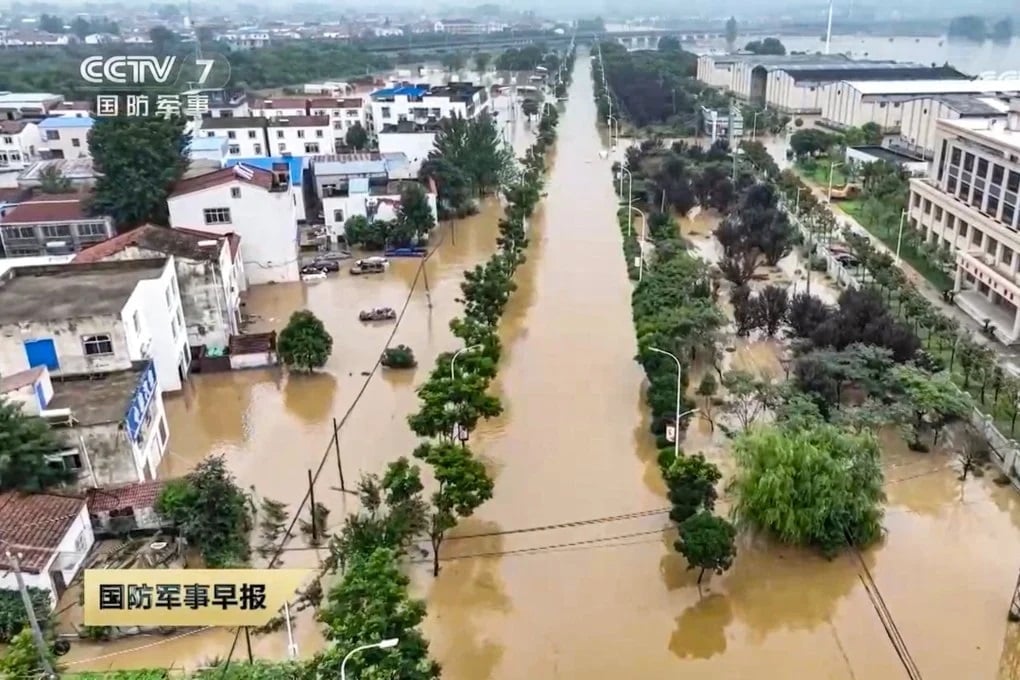 Chính quyền Trung Quốc phát cảnh báo về lũ quét và thảm họa địa chất sau khi mưa lớn ở 2 tỉnh phía Nam khiến 5 người thiệt mạng và nhiều người mất tích. Ảnh: CCTV.