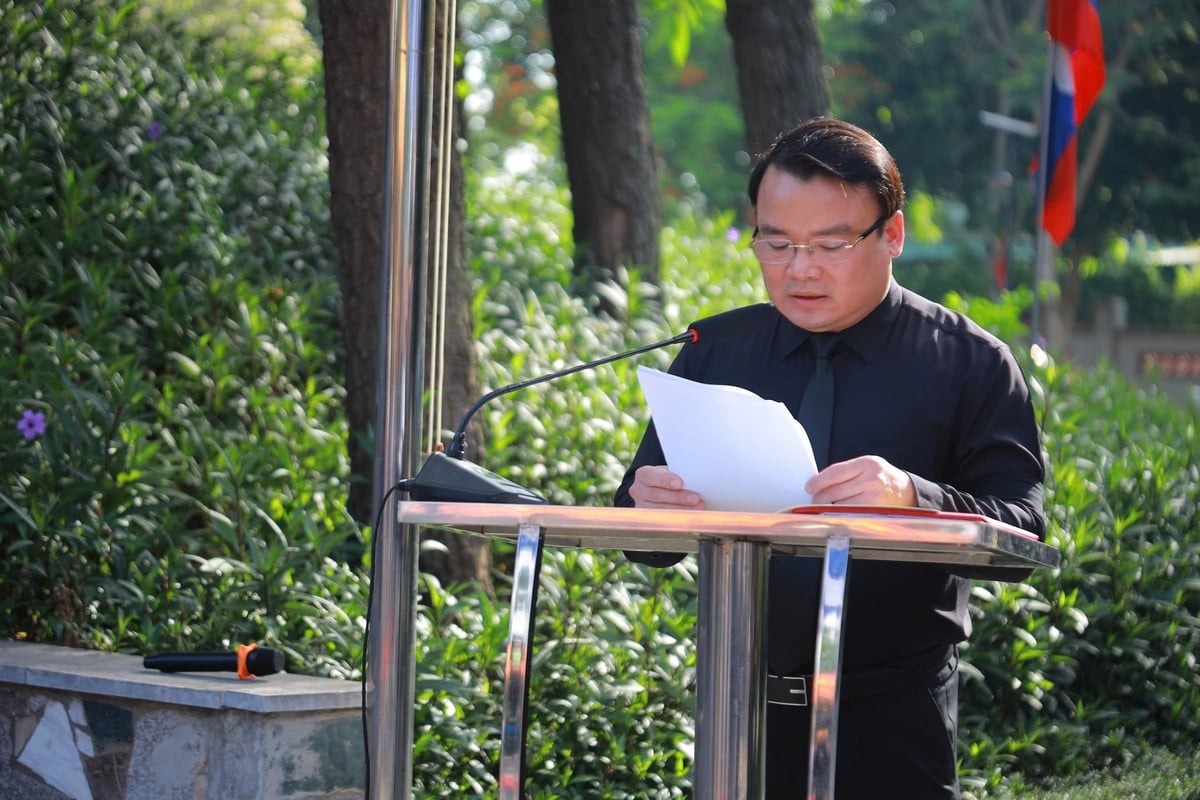 Thay mặt lãnh đạo tỉnh, ông Phùng Thành Vinh, Phó Chủ tịch UBND tỉnh Nghệ An khẳng định: 'Đảng, nhà nước, nhân dân và quân đội ta rất tự hào về những tấm gương chiến đấu anh dũng của các anh hùng liệt sỹ'. Ảnh: Ngọc Linh. Thay mặt lãnh đạo tỉnh, ông Phùng Thành Vinh, Phó Chủ tịch UBND tỉnh Nghệ An khẳng định: 'Đảng, nhà nước, nhân dân và quân đội ta rất tự hào về những tấm gương chiến đấu anh dũng của các anh hùng liệt sỹ'. Ảnh: Ngọc Linh.