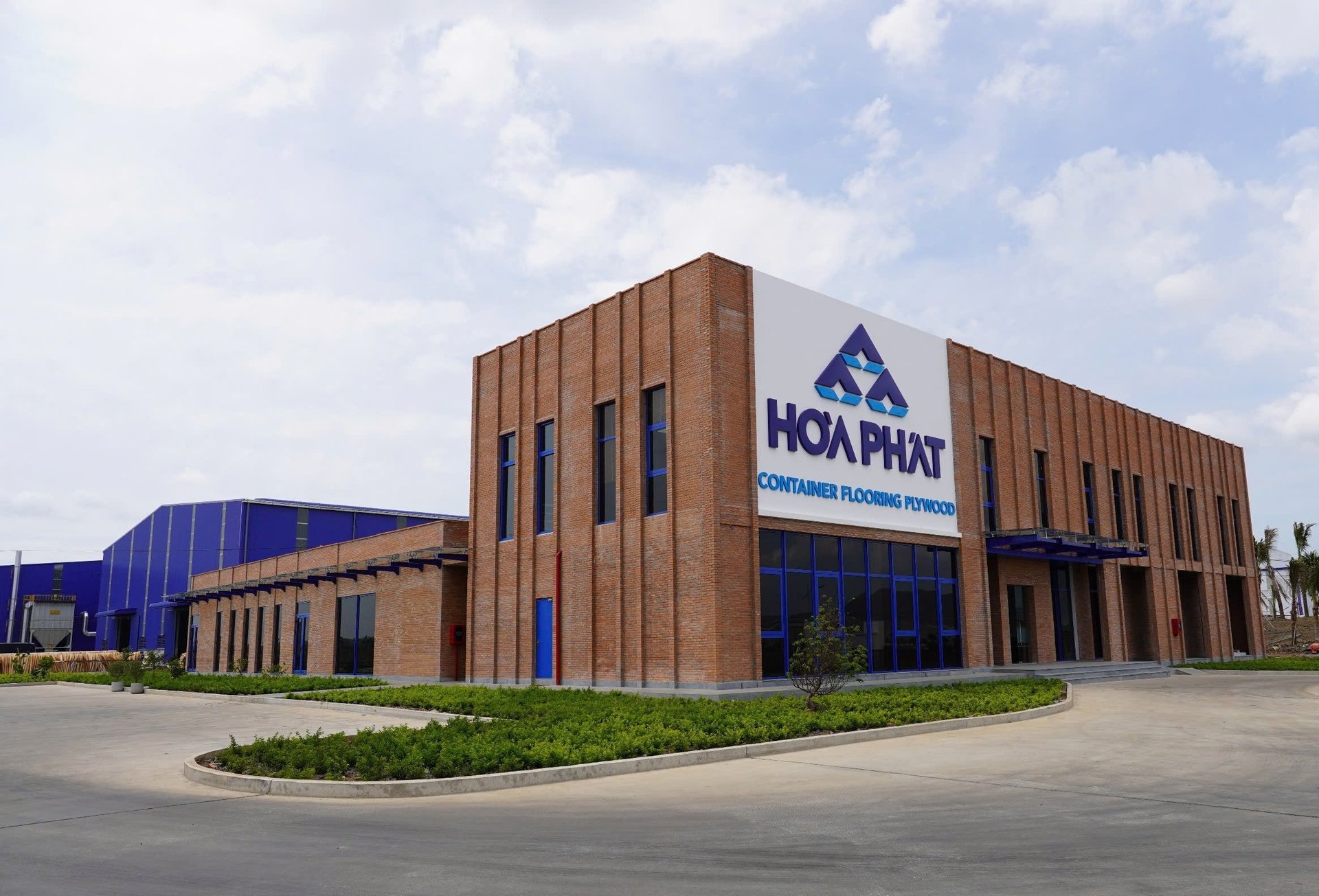 Nha máy sản xuất ván sàn Hòa Phát. Ảnh: PV. Nha máy sản xuất ván sàn Hòa Phát. Ảnh: PV.