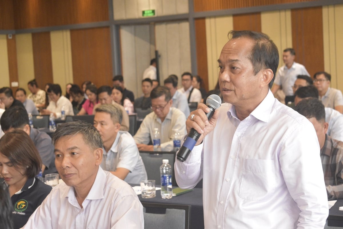 Ông Trần Tấn Đức, đại diện Tổng công ty Lương thực miền Nam nêu kiến nghị. Ảnh: Minh Đảm. Ông Trần Tấn Đức, đại diện Tổng công ty Lương thực miền Nam nêu kiến nghị. Ảnh: Minh Đảm.