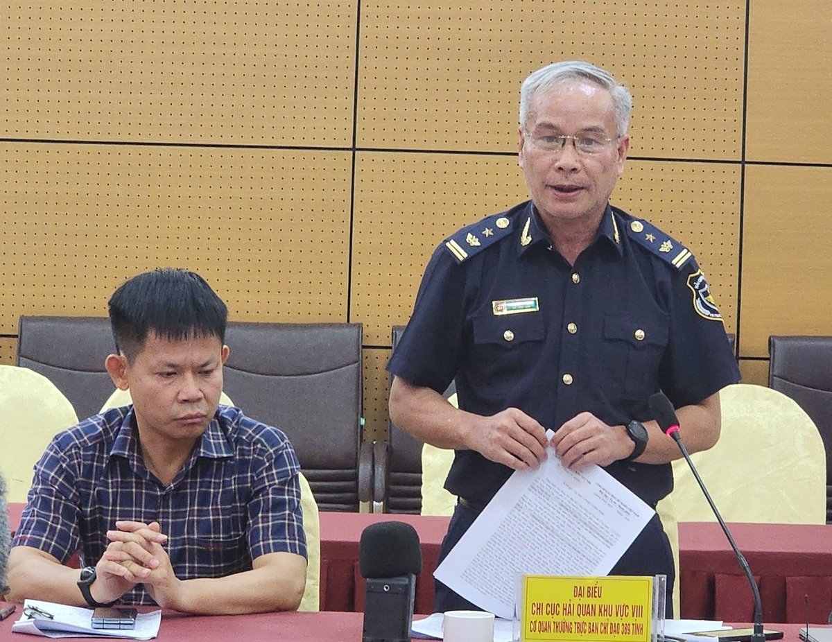 Ông Kiều Văn Ninh, Phó đội trưởng Đội kiểm soát hải quan, Chi cục Hải quan khu vực VIII thông tin tại hội nghị. Ảnh: Cường Vũ. Ông Kiều Văn Ninh, Phó đội trưởng Đội kiểm soát hải quan, Chi cục Hải quan khu vực VIII thông tin tại hội nghị. Ảnh: Cường Vũ.