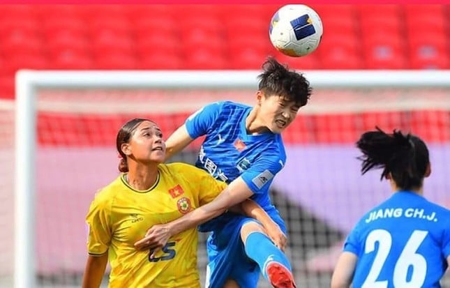 CLB nữ TP Hồ Chí Minh (vàng) thi đấu nỗ lực trước Wuhan Jiangda. Ảnh: AFC. CLB nữ TP Hồ Chí Minh (vàng) thi đấu nỗ lực trước Wuhan Jiangda. Ảnh: AFC.