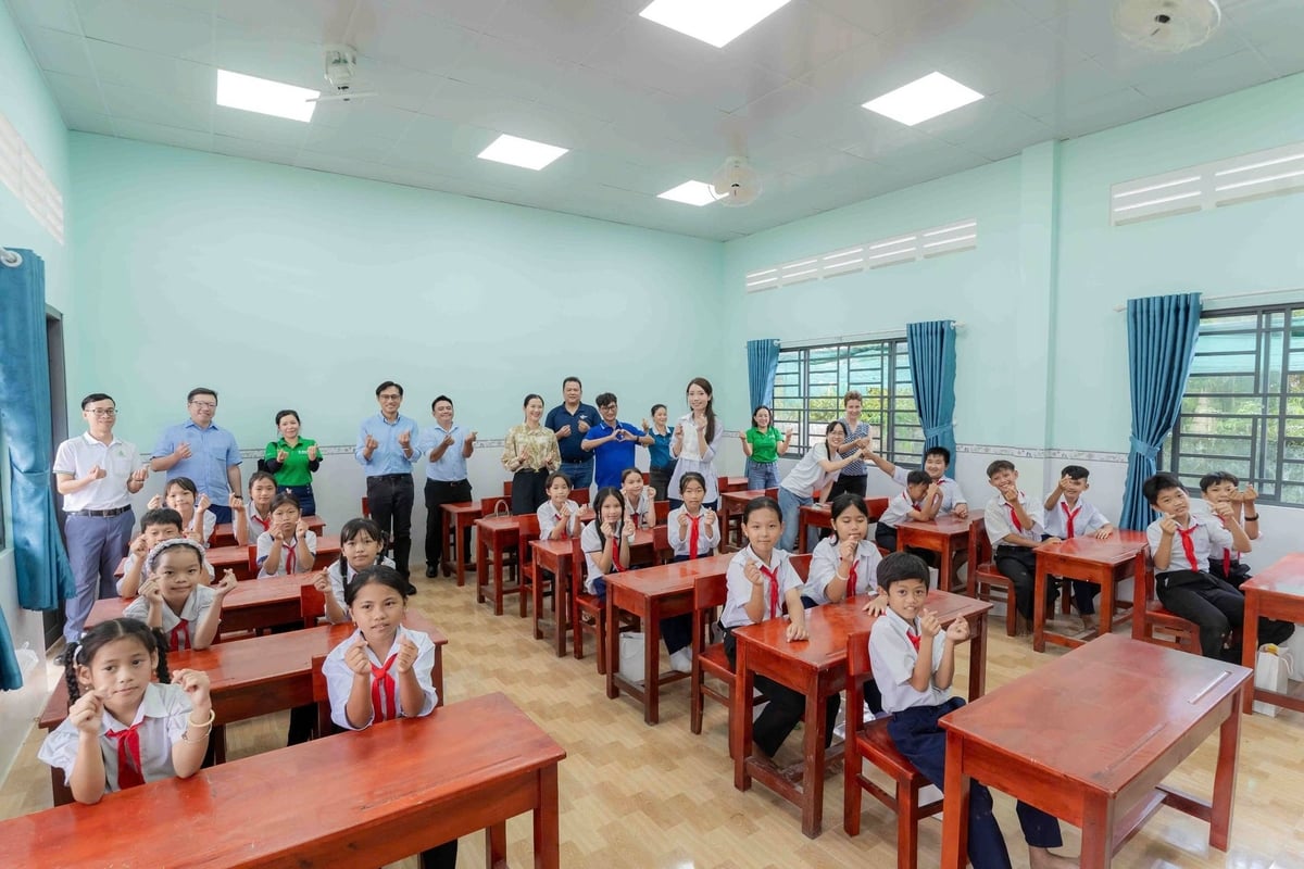 Các em học sinh trong lớp học mới khang trang. Ảnh: Kim Chung. Các em học sinh trong lớp học mới khang trang. Ảnh: Kim Chung.