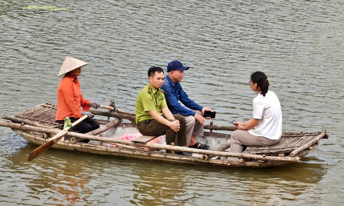 Nhiều người dân sống quanh khu đầm Vân Long có thêm thu nhập từ hướng dẫn du lịch. Ảnh: Bảo Thắng. Nhiều người dân sống quanh khu đầm Vân Long có thêm thu nhập từ hướng dẫn du lịch. Ảnh: Bảo Thắng.