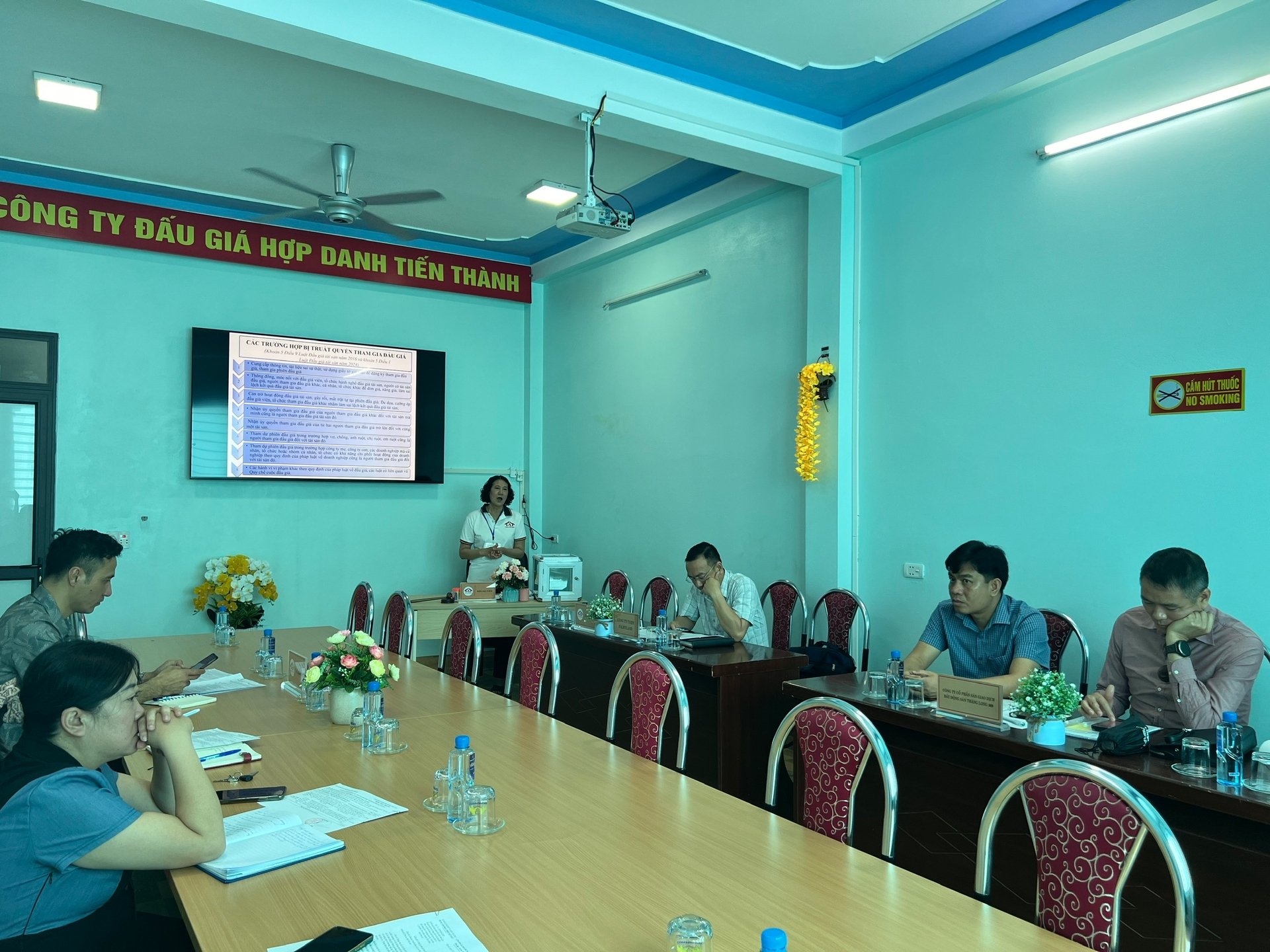 Toàn cảnh phiên đấu giá. Ảnh: Nguyễn Nga. Toàn cảnh phiên đấu giá. Ảnh: Nguyễn Nga.