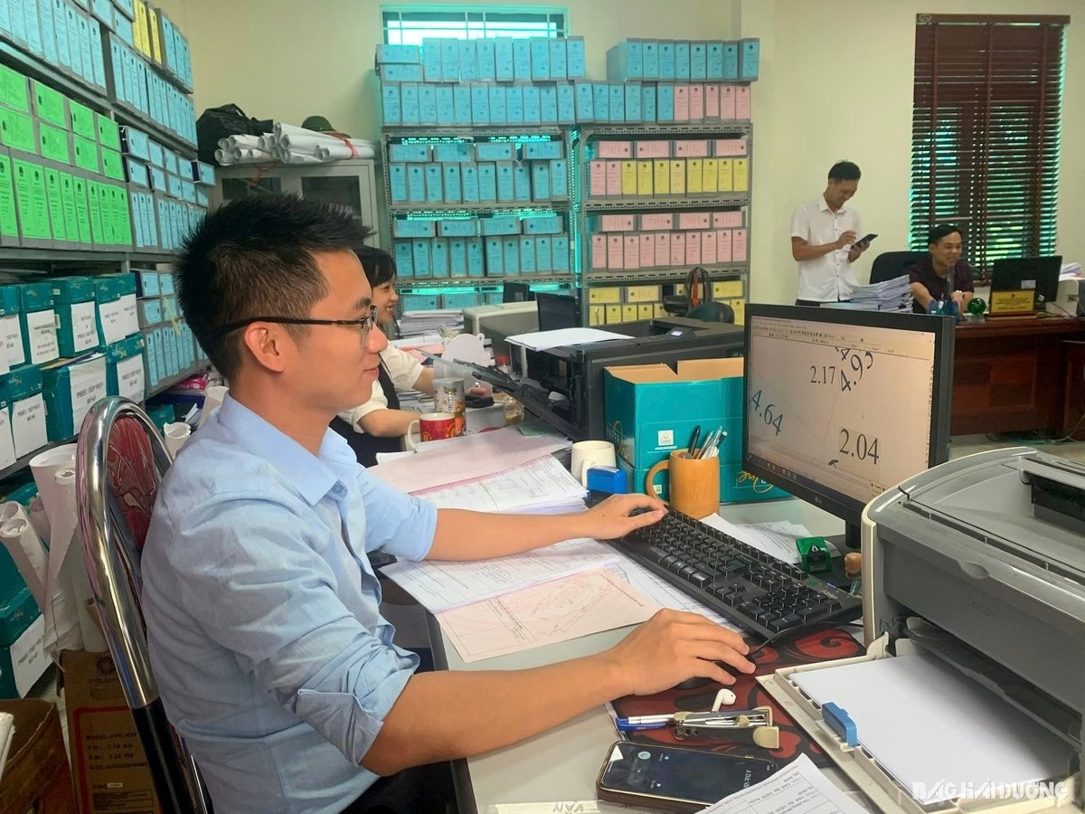 Bộ Nông nghiệp và Môi trường đề nghị các địa phương thực hiện đồng bộ các giải pháp nhằm đẩy nhanh tiến độ xây dựng và hoàn thiện cơ sở dữ liệu quốc gia về đất đai; đảm bảo kết nối, chia sẻ dữ liệu giữa các ngành, lĩnh vực, hoàn thành trước ngày 30/6/2025. Ảnh minh họa. Bộ Nông nghiệp và Môi trường đề nghị các địa phương thực hiện đồng bộ các giải pháp nhằm đẩy nhanh tiến độ xây dựng và hoàn thiện cơ sở dữ liệu quốc gia về đất đai; đảm bảo kết nối, chia sẻ dữ liệu giữa các ngành, lĩnh vực, hoàn thành trước ngày 30/6/2025. Ảnh minh họa.