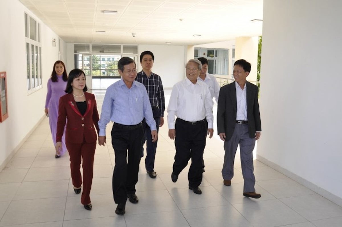 Cố Chủ tịch nước Trần Đức Lương trong một chuyến thăm và làm việc tại BSR. Ảnh: Petrovietnam. Cố Chủ tịch nước Trần Đức Lương trong một chuyến thăm và làm việc tại BSR. Ảnh: Petrovietnam.