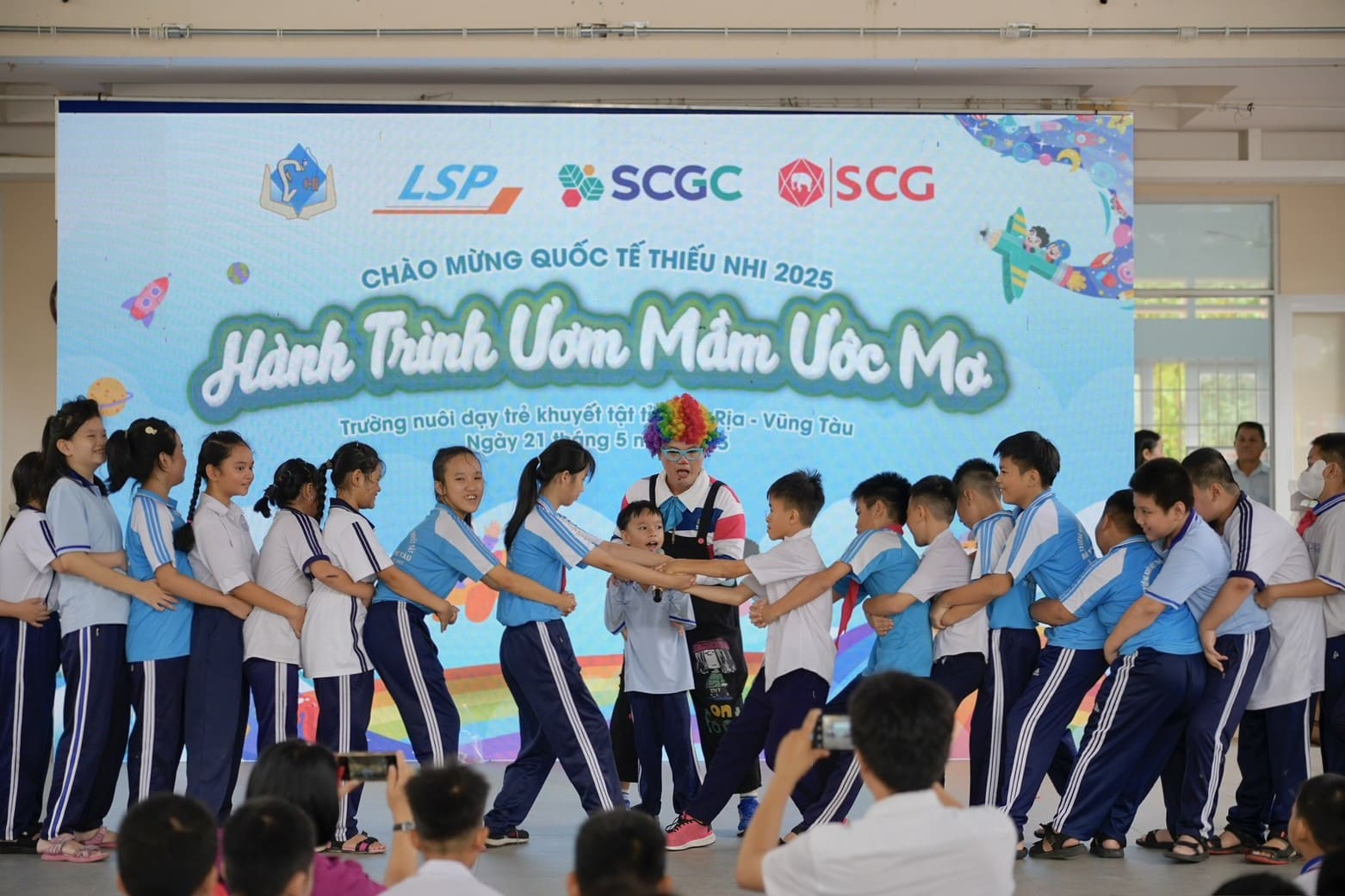Không đơn thuần là một sân chơi ý nghĩa, chương trình sẽ là điểm tựa để trang bị cho các em kiến thức, sự tự tin và động lực để theo đuổi ước mơ trong tương lai. Ảnh: SCG. Không đơn thuần là một sân chơi ý nghĩa, chương trình sẽ là điểm tựa để trang bị cho các em kiến thức, sự tự tin và động lực để theo đuổi ước mơ trong tương lai. Ảnh: SCG.