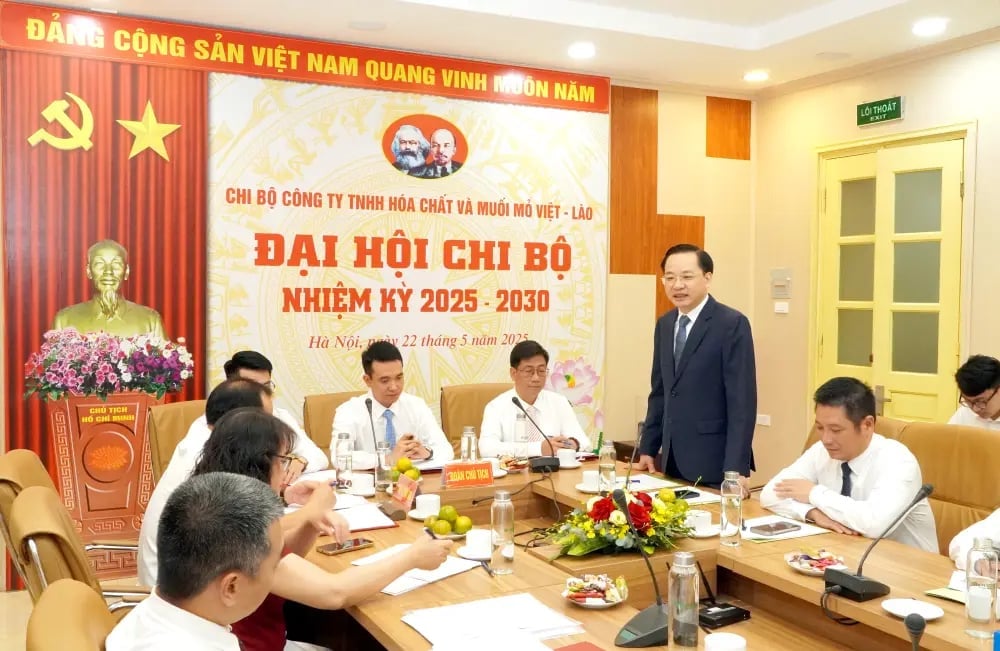 Ông Nguyễn Hữu Tú, Tổng Giám đốc Tập đoàn Hóa chất Việt Nam phát biểu chỉ đạo tại Đại hội Chi bộ Vilachemsalt lần thứ III nhiệm kỳ 2025 - 2030. Ảnh: Vinachem. Ông Nguyễn Hữu Tú, Tổng Giám đốc Tập đoàn Hóa chất Việt Nam phát biểu chỉ đạo tại Đại hội Chi bộ Vilachemsalt lần thứ III nhiệm kỳ 2025 - 2030. Ảnh: Vinachem.