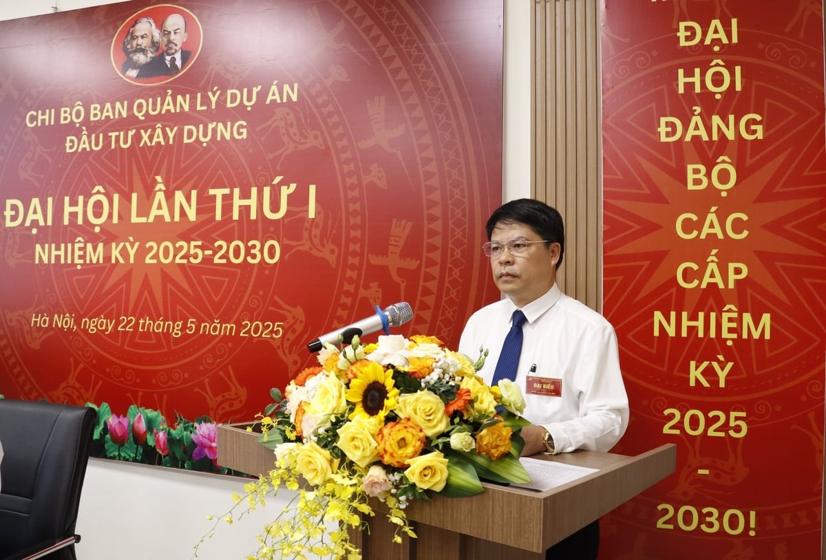 Đồng chí Nguyễn Đức Phú, Bí thư Chi bộ, Giám đốc Ban Quản lý dự án cho biết, nhiệm kỳ 2025-2030, Chi bộ Ban Quản lý dự án tiếp tục phát huy sức mạnh đoàn kết, nâng cao năng lực lãnh đạo, sức chiến đấu của Chi bộ mà cấp ủy là hạt nhân, nâng cao vai trò tiên phong gương mẫu của mỗi đảng viên. Ảnh: Nguyễn Thủy. Đồng chí Nguyễn Đức Phú, Bí thư Chi bộ, Giám đốc Ban Quản lý dự án cho biết, nhiệm kỳ 2025-2030, Chi bộ Ban Quản lý dự án tiếp tục phát huy sức mạnh đoàn kết, nâng cao năng lực lãnh đạo, sức chiến đấu của Chi bộ mà cấp ủy là hạt nhân, nâng cao vai trò tiên phong gương mẫu của mỗi đảng viên. Ảnh: Nguyễn Thủy.