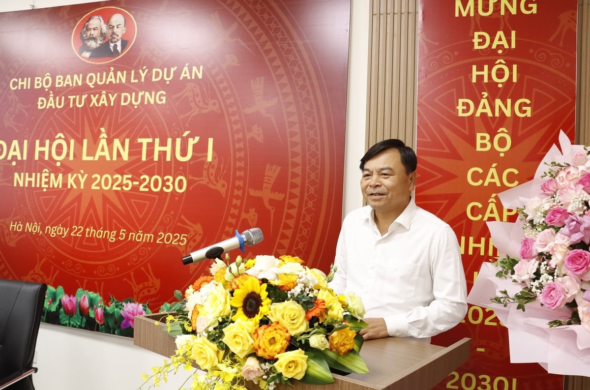 Thứ trưởng Nguyễn Hoàng Hiệp đề nghị, Chi bộ Ban Quản lý dự án cần nhận thức rõ thuận lợi và khó khăn đang đan xen, từ đó chủ động định vị mình, xác định rõ hướng đi, xây dựng mục tiêu, chỉ tiêu và giải pháp cụ thể, thiết thực trong nhiệm kỳ tới. Ảnh: Nguyễn Thủy. Thứ trưởng Nguyễn Hoàng Hiệp đề nghị, Chi bộ Ban Quản lý dự án cần nhận thức rõ thuận lợi và khó khăn đang đan xen, từ đó chủ động định vị mình, xác định rõ hướng đi, xây dựng mục tiêu, chỉ tiêu và giải pháp cụ thể, thiết thực trong nhiệm kỳ tới. Ảnh: Nguyễn Thủy.