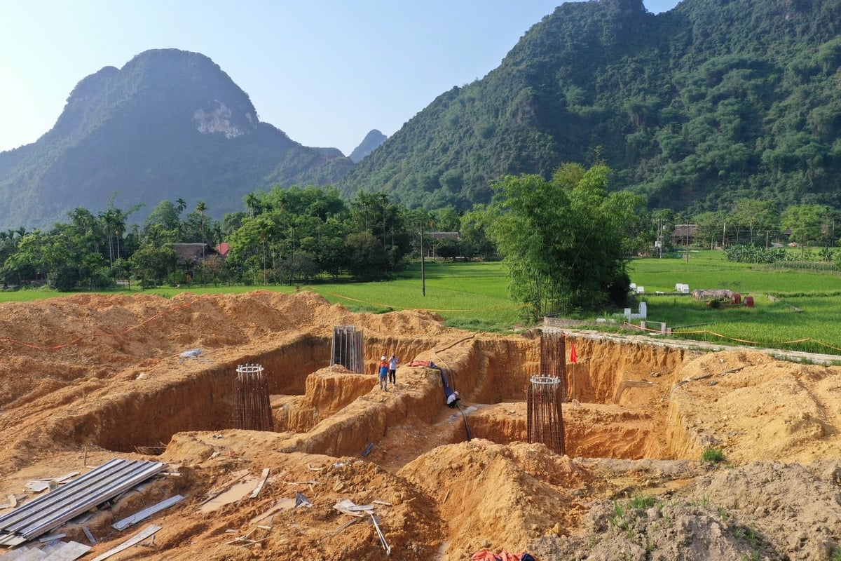 Tỉnh Yên Bái đã bàn giao mặt bằng 173/173 vị trí móng cột cho đơn vị thi công. Ảnh: Duy Khánh. Tỉnh Yên Bái đã bàn giao mặt bằng 173/173 vị trí móng cột cho đơn vị thi công. Ảnh: Duy Khánh.