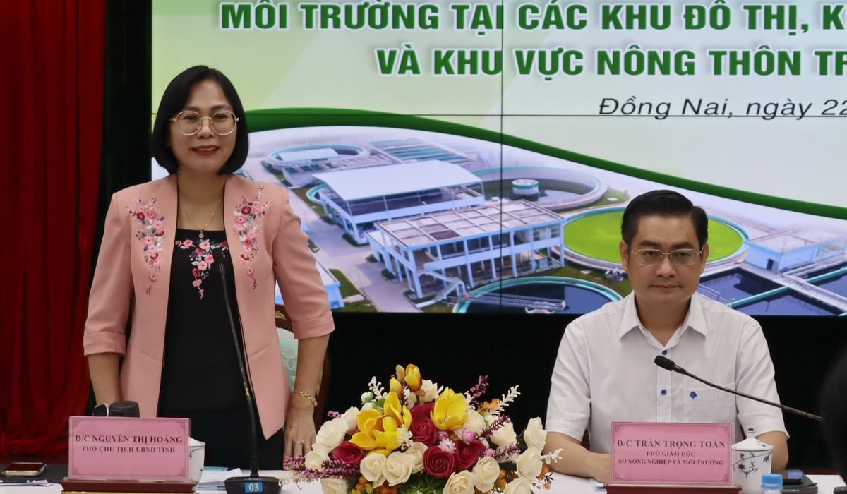 Bà Nguyễn Thị Hoàng - Phó Chủ tịch UBND tỉnh Đồng Nai và ông Trần Trọng Toàn - Phó Giám đốc Sở Nông nghiệp và Môi trường Đồng Nai đồng chủ trì hội nghị. Ảnh: Tường Tú. Bà Nguyễn Thị Hoàng - Phó Chủ tịch UBND tỉnh Đồng Nai và ông Trần Trọng Toàn - Phó Giám đốc Sở Nông nghiệp và Môi trường Đồng Nai đồng chủ trì hội nghị. Ảnh: Tường Tú.