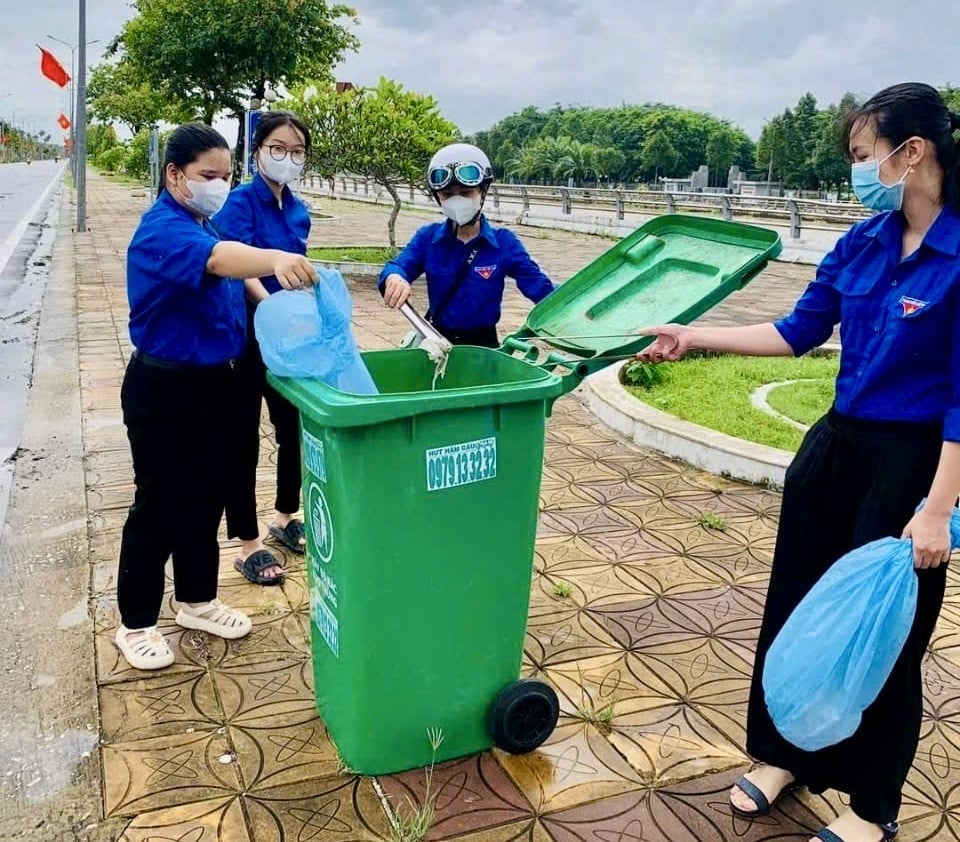 Thực hiện Đề án Hậu Giang xanh, trong thời gian qua các cơ quan, đơn vị, địa phương tỉnh Hậu Giang đã thực hiện nhiều công trình, phần việc góp phần bảo vệ môi trường. Ảnh: Lê Hùng. Thực hiện Đề án Hậu Giang xanh, trong thời gian qua các cơ quan, đơn vị, địa phương tỉnh Hậu Giang đã thực hiện nhiều công trình, phần việc góp phần bảo vệ môi trường. Ảnh: Lê Hùng.