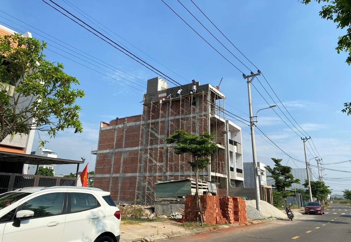Nhu cầu xây dựng của người dân tăng đột biến cùng với việc khan hiếm nguồn cung đẩy giá cát cao kỷ lục. Ảnh: Lan Anh. Nhu cầu xây dựng của người dân tăng đột biến cùng với việc khan hiếm nguồn cung đẩy giá cát cao kỷ lục. Ảnh: Lan Anh.