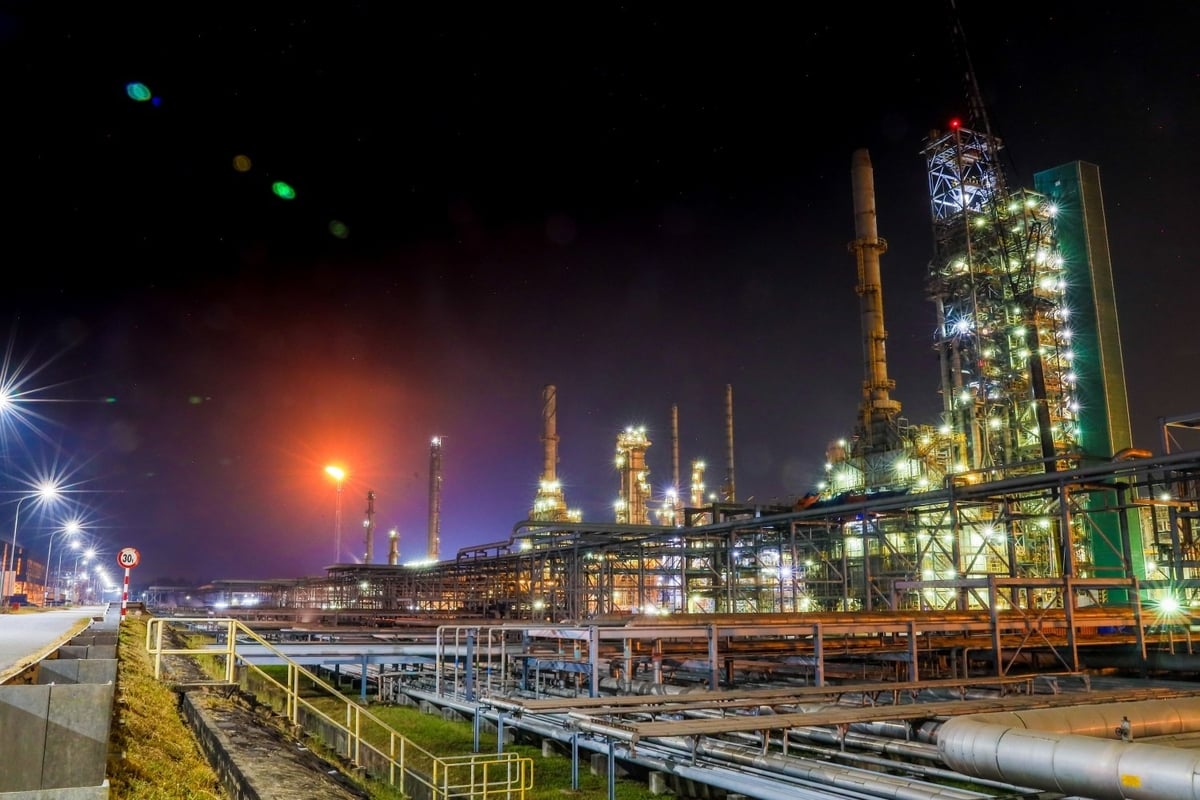 NMLD Dung Quất tích cực góp phần đảm bảo an ninh quốc phòng. Ảnh: Petrovietnam. NMLD Dung Quất tích cực góp phần đảm bảo an ninh quốc phòng. Ảnh: Petrovietnam.