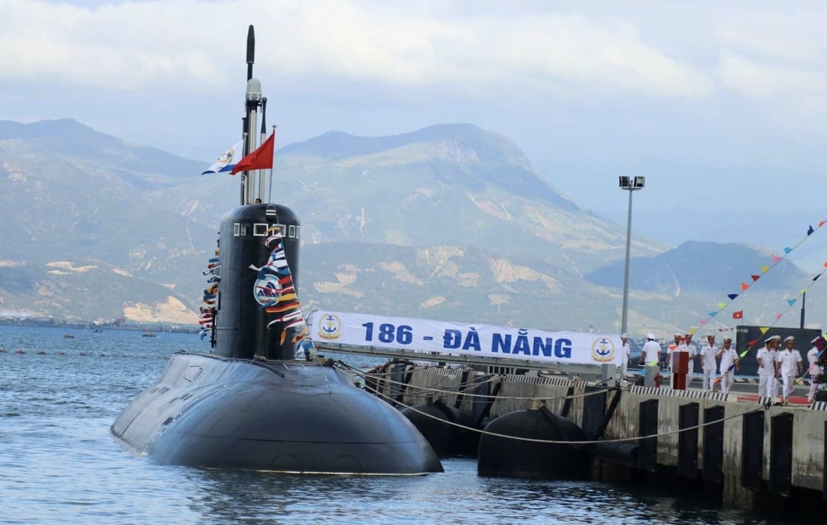 Tàu ngầm 186 Đà Nẵng đã có hơn 3 năm sử dụng nhiên liệu do BSR cung cấp. Ảnh: Petrovietnam. Tàu ngầm 186 Đà Nẵng đã có hơn 3 năm sử dụng nhiên liệu do BSR cung cấp. Ảnh: Petrovietnam.