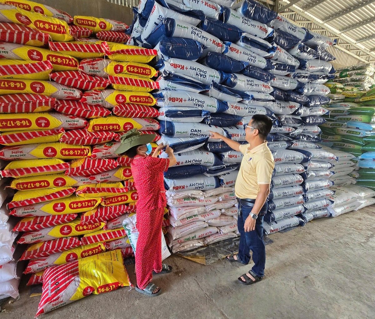 Phú Mỹ cung ứng gần nửa triệu tấn phân bón cho vụ hè thu mùa mưa. Ảnh: Đức Trung. Phú Mỹ cung ứng gần nửa triệu tấn phân bón cho vụ hè thu mùa mưa. Ảnh: Đức Trung.