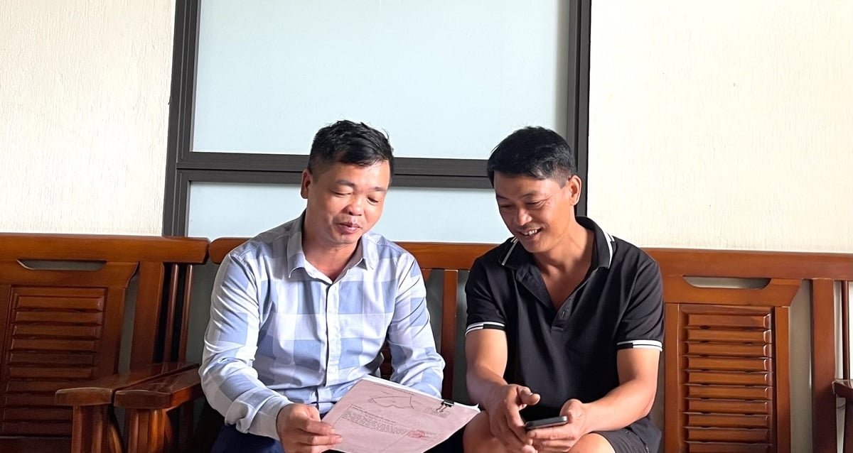 Khi người dân được hướng dẫn tận tình, khi hồ sơ được giải quyết đúng hẹn, khi nụ cười và sự chân thành hiện diện nơi công sở, thì cũng là lúc tư tưởng 'thủ tục hành chính là rào cản' dần biến mất trong dân. Ảnh: Thanh Ngà. Khi người dân được hướng dẫn tận tình, khi hồ sơ được giải quyết đúng hẹn, khi nụ cười và sự chân thành hiện diện nơi công sở, thì cũng là lúc tư tưởng 'thủ tục hành chính là rào cản' dần biến mất trong dân. Ảnh: Thanh Ngà.