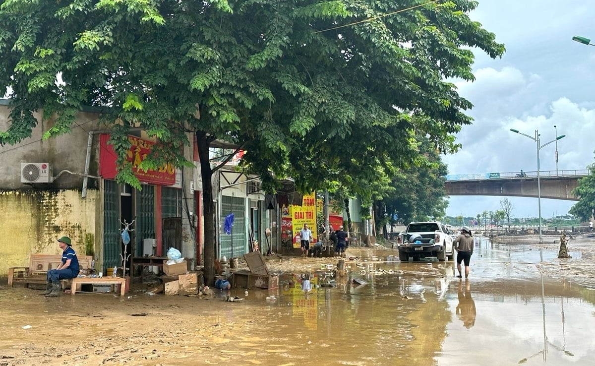 Trận lũ lịch sử khiến nước sông Hồng dâng cao gây ngập lụt hàng nghìn ngôi nhà tại thành phố Lào Cai vào tháng 9/2024. Ảnh: Bích Hợp. Trận lũ lịch sử khiến nước sông Hồng dâng cao gây ngập lụt hàng nghìn ngôi nhà tại thành phố Lào Cai vào tháng 9/2024. Ảnh: Bích Hợp.