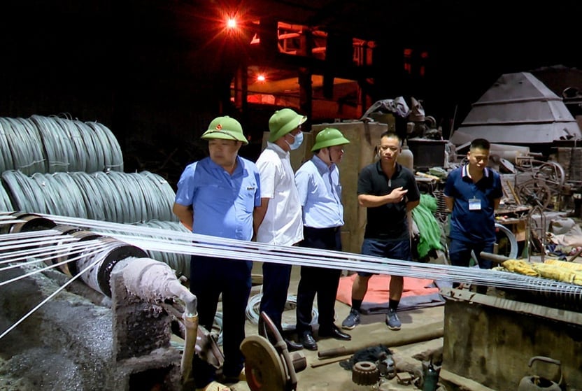 UBND tỉnh Bắc Ninh vừa ra Quyết định xử phạt hành chính 160 triệu đồng, đình chỉ sản xuất 4,5 tháng đối với ông Phạm Văn Thắng. Ảnh: Bảo Hà. UBND tỉnh Bắc Ninh vừa ra Quyết định xử phạt hành chính 160 triệu đồng, đình chỉ sản xuất 4,5 tháng đối với ông Phạm Văn Thắng. Ảnh: Bảo Hà.