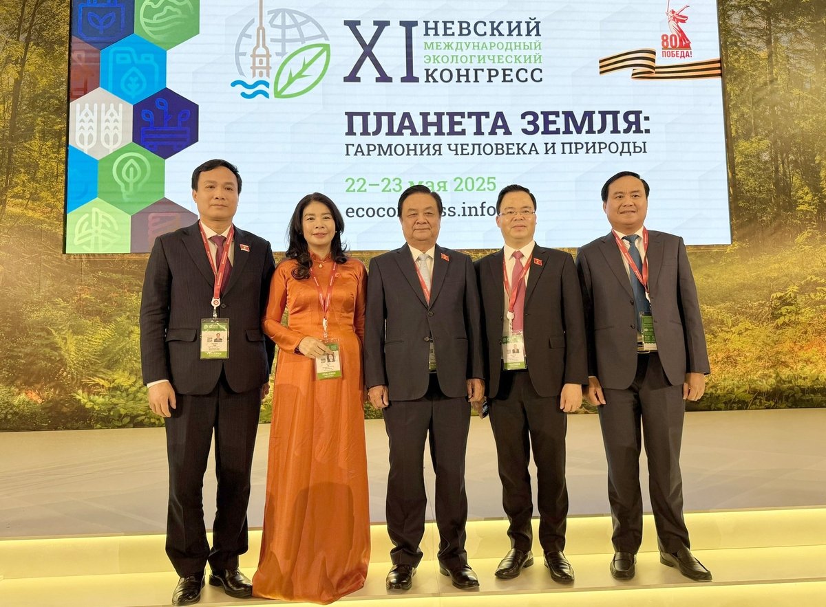 Phó Chủ tịch Quốc hội Lê Minh Hoan dẫn đầu Đoàn đại biểu Quốc hội Việt Nam tham dự Lễ khai mạc Đại hội Sinh thái Quốc tế Nevsky lần thứ 11 tại Saint -Petersburg, Liên bang Nga. Ảnh: Thu Quỳnh. Phó Chủ tịch Quốc hội Lê Minh Hoan dẫn đầu Đoàn đại biểu Quốc hội Việt Nam tham dự Lễ khai mạc Đại hội Sinh thái Quốc tế Nevsky lần thứ 11 tại Saint -Petersburg, Liên bang Nga. Ảnh: Thu Quỳnh.