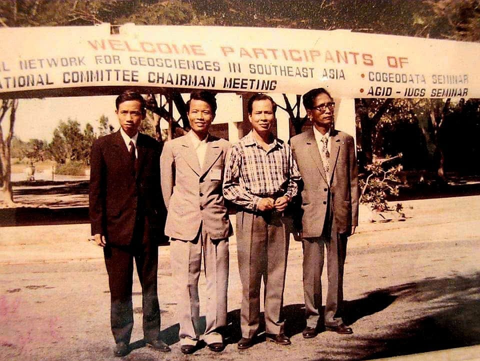 Ông Trần Đức Lương (thứ hai từ trái qua) cùng các thành viên trong đoàn Địa chất Việt Nam tham dự Hội nghị Địa chất Đông Nam Á (GEOSEA) tại Bangkok, Thái Lan năm 1978. Ảnh: GS.TS. Trần Văn Trị. Ông Trần Đức Lương (thứ hai từ trái qua) cùng các thành viên trong đoàn Địa chất Việt Nam tham dự Hội nghị Địa chất Đông Nam Á (GEOSEA) tại Bangkok, Thái Lan năm 1978. Ảnh: GS.TS. Trần Văn Trị.