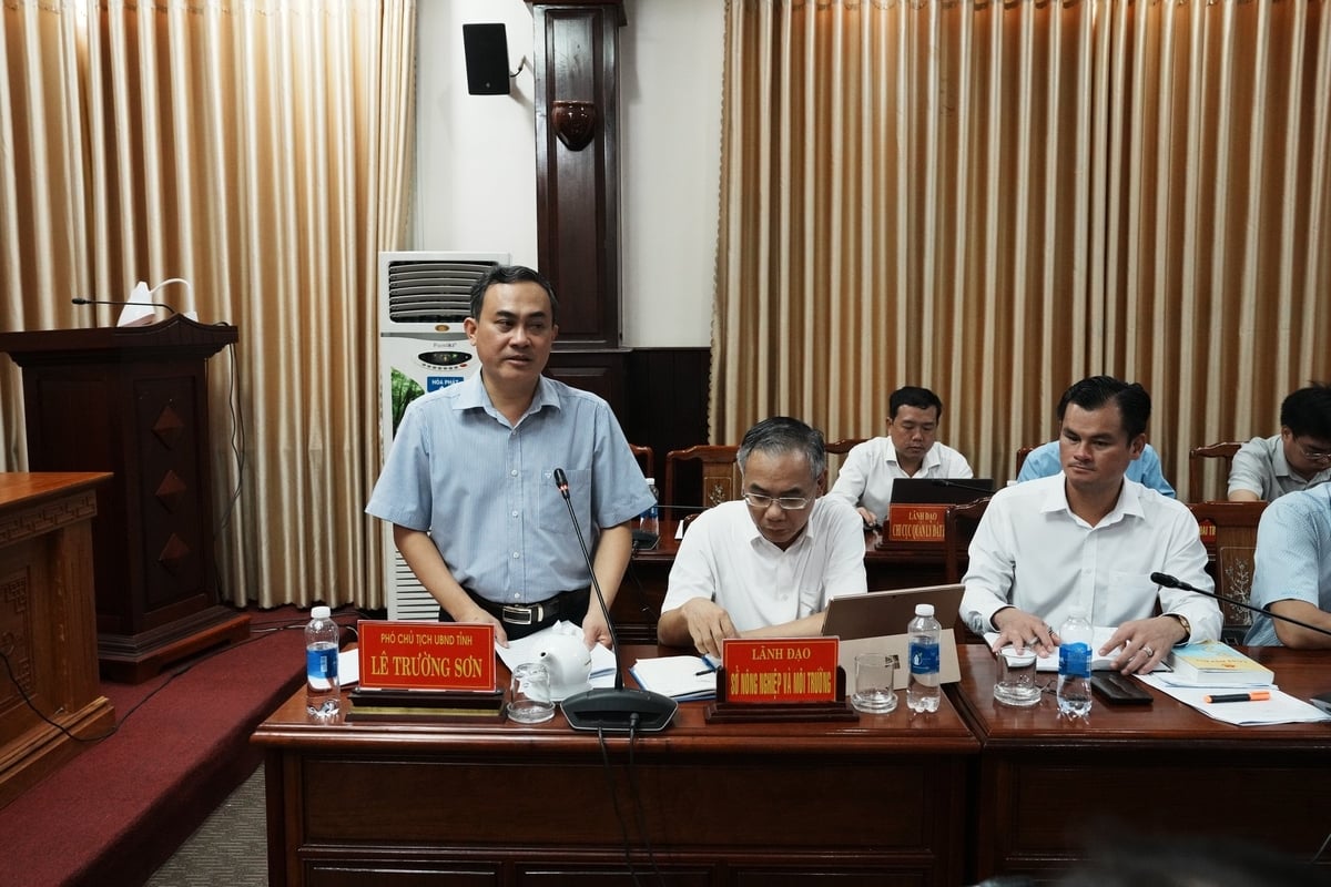 Ông Lê Trường Sơn, Phó Chủ tịch UBND tỉnh phát biểu tại hội nghị. Ảnh: Hồng Thủy. Ông Lê Trường Sơn, Phó Chủ tịch UBND tỉnh phát biểu tại hội nghị. Ảnh: Hồng Thủy.