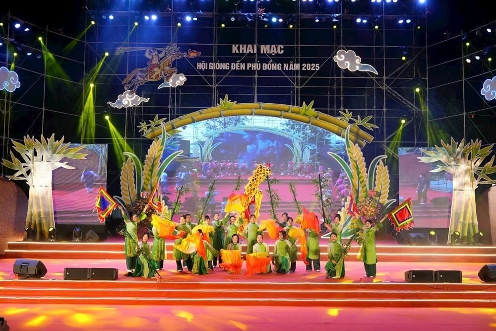 Hội Gióng - Đền Phù Đổng. Ảnh: Ánh Dương. Hội Gióng - Đền Phù Đổng. Ảnh: Ánh Dương.