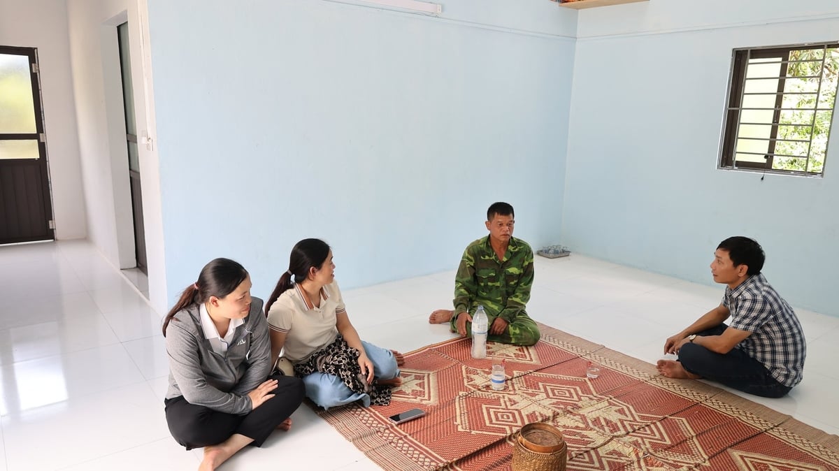 Nhiều hộ gia đình ở Quan Sơn được hỗ trợ xây dựng nhà ở, thoát nghèo có cuộc sống ổn định. Ảnh: Thanh Tâm Nhiều hộ gia đình ở Quan Sơn được hỗ trợ xây dựng nhà ở, thoát nghèo có cuộc sống ổn định. Ảnh: Thanh Tâm