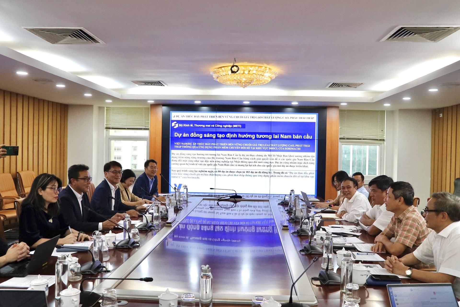 Thứ trưởng Trần Thanh Nam làm việc với đoàn công tác Nhật Bản. Ảnh: Phương Linh. Thứ trưởng Trần Thanh Nam làm việc với đoàn công tác Nhật Bản. Ảnh: Phương Linh.
