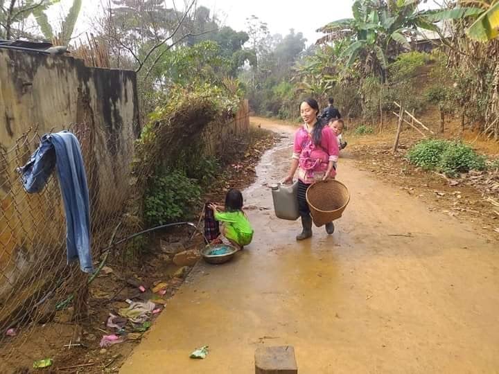 Người dân vùng cao Mường Chà thường xuyên thiếu nước sinh hoạt, nhất là vào mùa khô. Ảnh: Trần Hương. Người dân vùng cao Mường Chà thường xuyên thiếu nước sinh hoạt, nhất là vào mùa khô. Ảnh: Trần Hương.