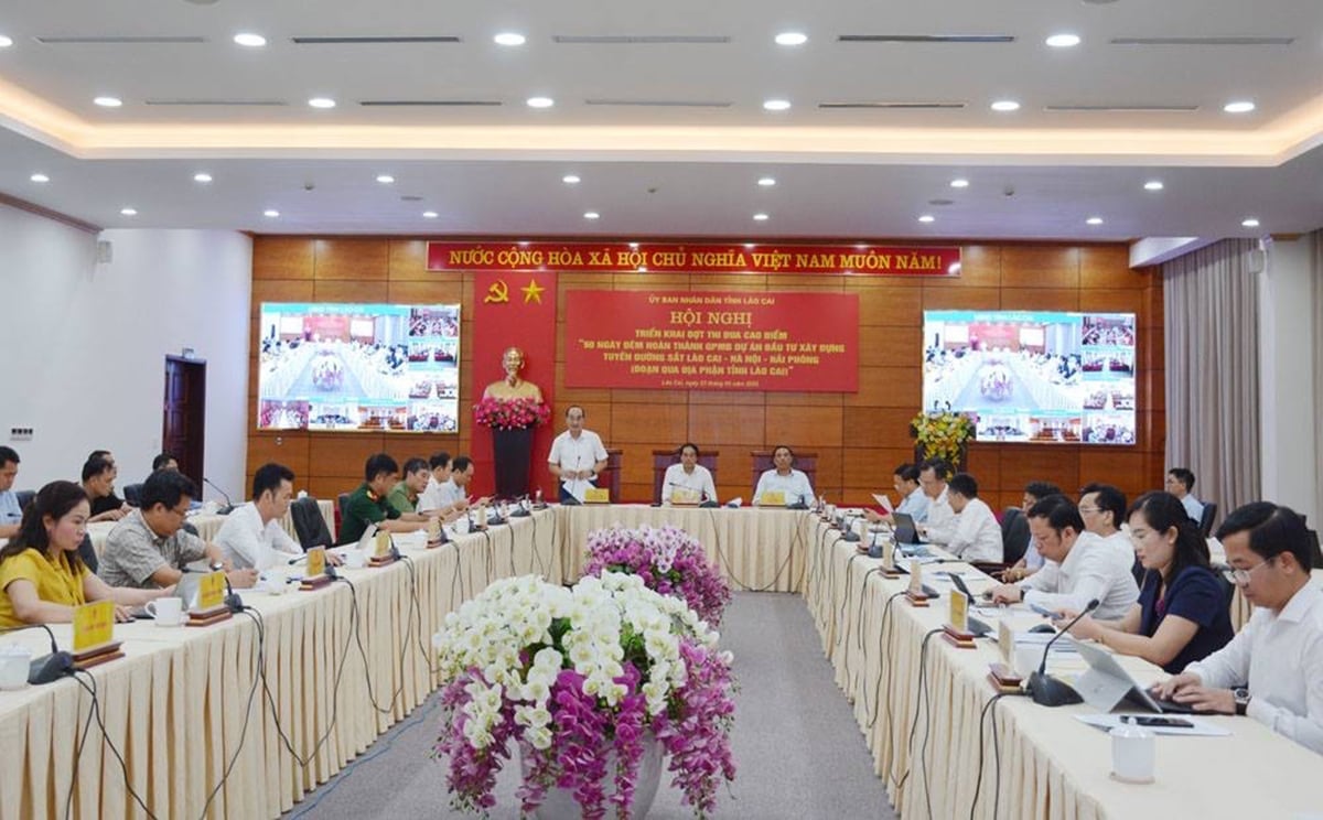 Quang cảnh hội nghị phát động 90 ngày đêm giải phóng mặt bằng tuyến đường sắt Lào Cai - Hà Nội - Hải Phòng. Ảnh: Thanh Huyền. Quang cảnh hội nghị phát động 90 ngày đêm giải phóng mặt bằng tuyến đường sắt Lào Cai - Hà Nội - Hải Phòng. Ảnh: Thanh Huyền.