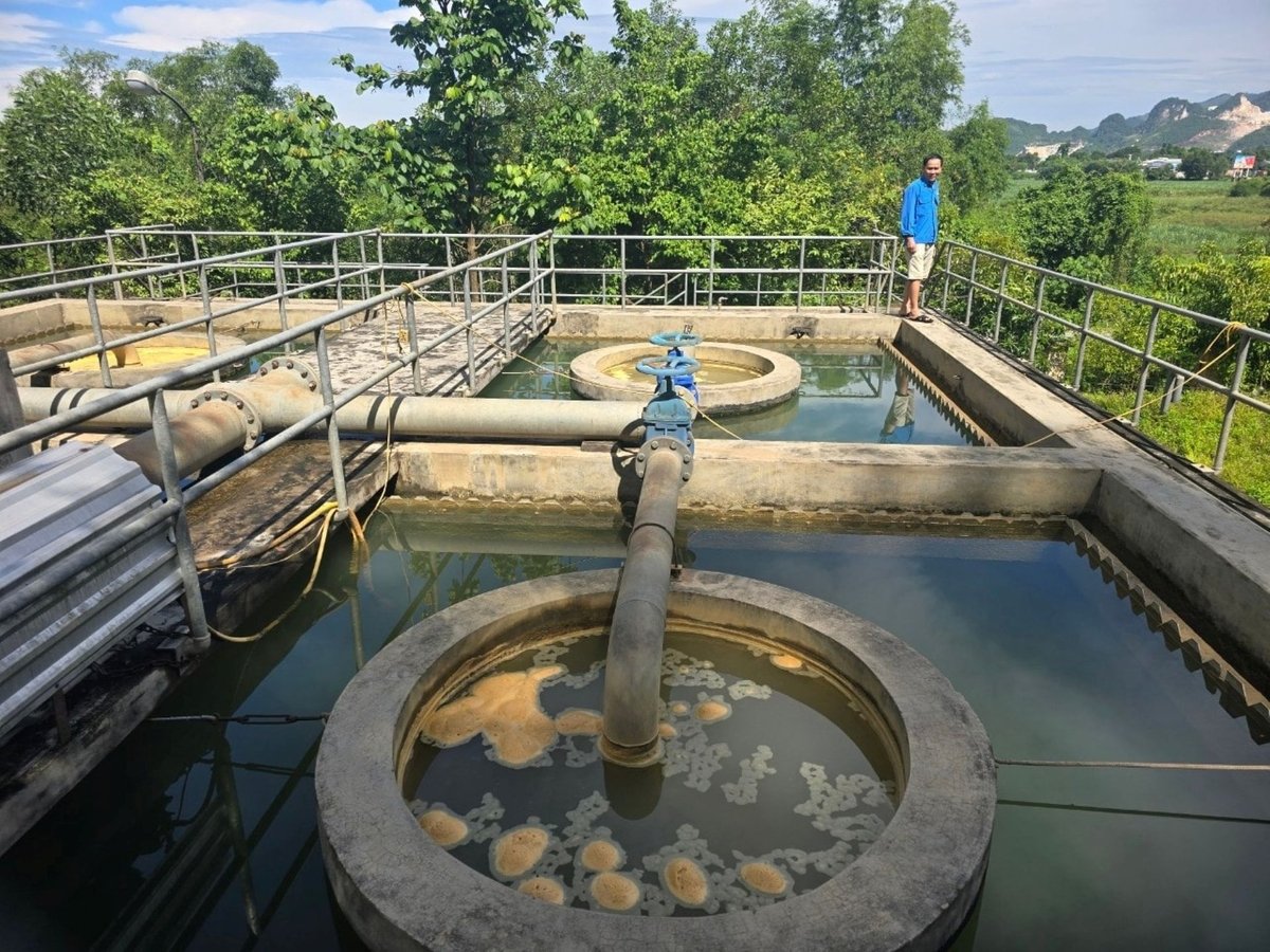 Vị trí lấy nước thô bị ô nhiễm gây khó khăn cho công tác xử lý của Trạm cấp nước thị trấn Quỳ Hợp. Ảnh: ĐT. Vị trí lấy nước thô bị ô nhiễm gây khó khăn cho công tác xử lý của Trạm cấp nước thị trấn Quỳ Hợp. Ảnh: ĐT.