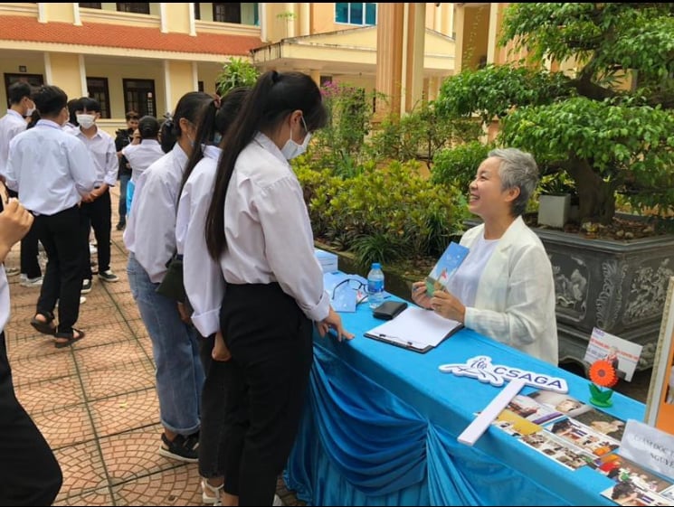 và trong chương trình 'Là con gái để toả sáng', tổ chức tại Trường THPT Tân Yên 1, huyện Tân Yên, tỉnh Bắc Giang. và trong chương trình 'Là con gái để toả sáng', tổ chức tại Trường THPT Tân Yên 1, huyện Tân Yên, tỉnh Bắc Giang.