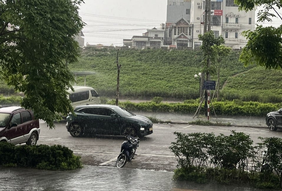 Khu vực huyện Đông Anh đã có mưa lớn. Ảnh: Trung Nguyên. Khu vực huyện Đông Anh đã có mưa lớn. Ảnh: Trung Nguyên.