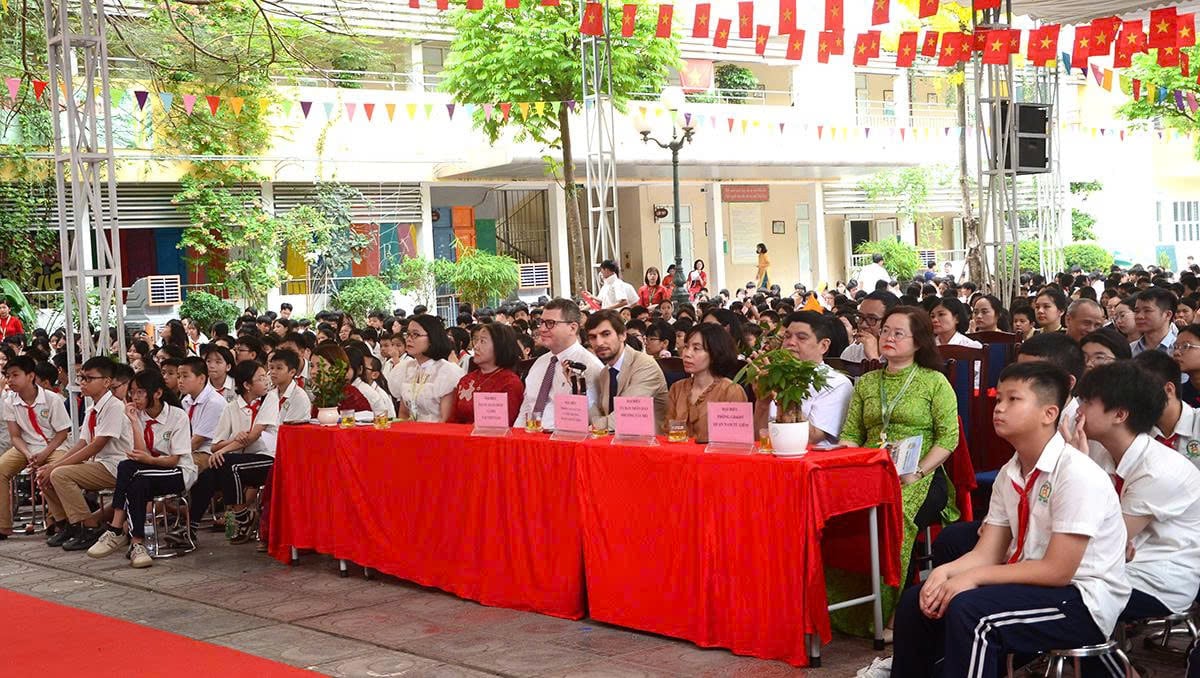 Toàn cảnh Ngày hội 'Trường học không rác thải' tại Trường THCS Tây Mỗ với sự tham dự của cán bộ, giáo viên, học sinh và đại diện các tổ chức đồng hành. Ảnh: Xuân Hà. Toàn cảnh Ngày hội 'Trường học không rác thải' tại Trường THCS Tây Mỗ với sự tham dự của cán bộ, giáo viên, học sinh và đại diện các tổ chức đồng hành. Ảnh: Xuân Hà.