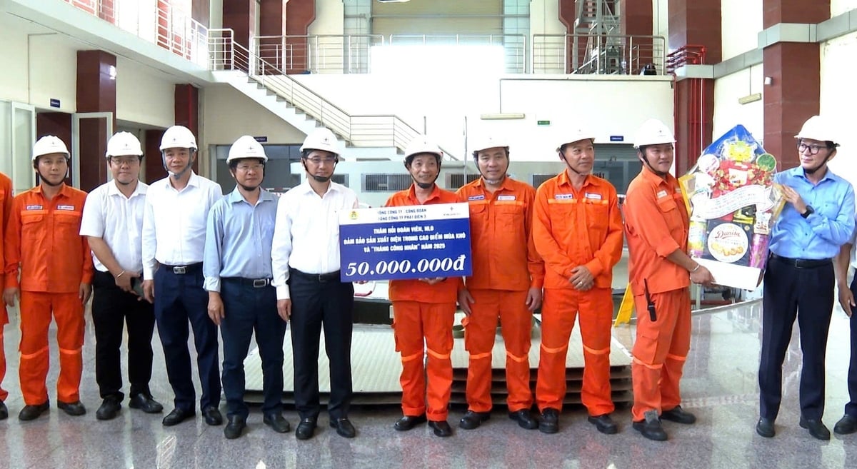 Tổng Công ty, Công đoàn EVNGENCO3 trao quà cho đoàn viên, người lao động tại Nhà máy Thủy điện Buôn Tua Srah. Ảnh: EVNGENCO3. Tổng Công ty, Công đoàn EVNGENCO3 trao quà cho đoàn viên, người lao động tại Nhà máy Thủy điện Buôn Tua Srah. Ảnh: EVNGENCO3.