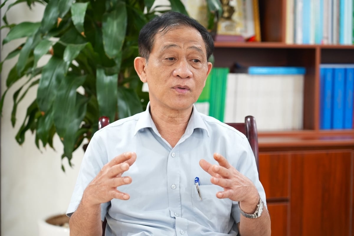 PGS.TS Phạm Anh Tuấn cho rằng, vỏ và hạt sầu riêng là những nguồn sinh khối có giá trị sinh học cao nhưng chưa được khai thác sử dụng có hiệu quả. Ảnh: An Khang. PGS.TS Phạm Anh Tuấn cho rằng, vỏ và hạt sầu riêng là những nguồn sinh khối có giá trị sinh học cao nhưng chưa được khai thác sử dụng có hiệu quả. Ảnh: An Khang.