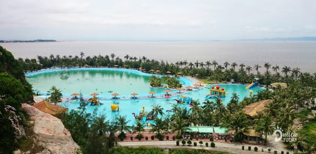 Bãi tắm nhân tạo tại khu du lịch Đồi Rồng Đồ Sơn. Ảnh: Vũ Huyền. Bãi tắm nhân tạo tại khu du lịch Đồi Rồng Đồ Sơn. Ảnh: Vũ Huyền.