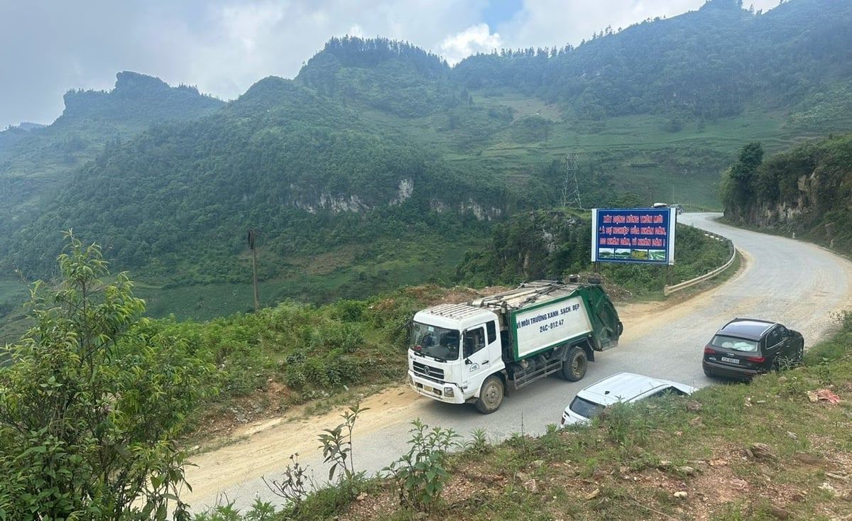 Nhiều xã ở huyện Bắc Hà đã được bố trí xe thu gom vận chuyển rác ra các điểm tập kết, các bãi rác để chôn lấp nhằm hạn chế ô nhiễm môi trường. Ảnh: Bích Hợp. Nhiều xã ở huyện Bắc Hà đã được bố trí xe thu gom vận chuyển rác ra các điểm tập kết, các bãi rác để chôn lấp nhằm hạn chế ô nhiễm môi trường. Ảnh: Bích Hợp.