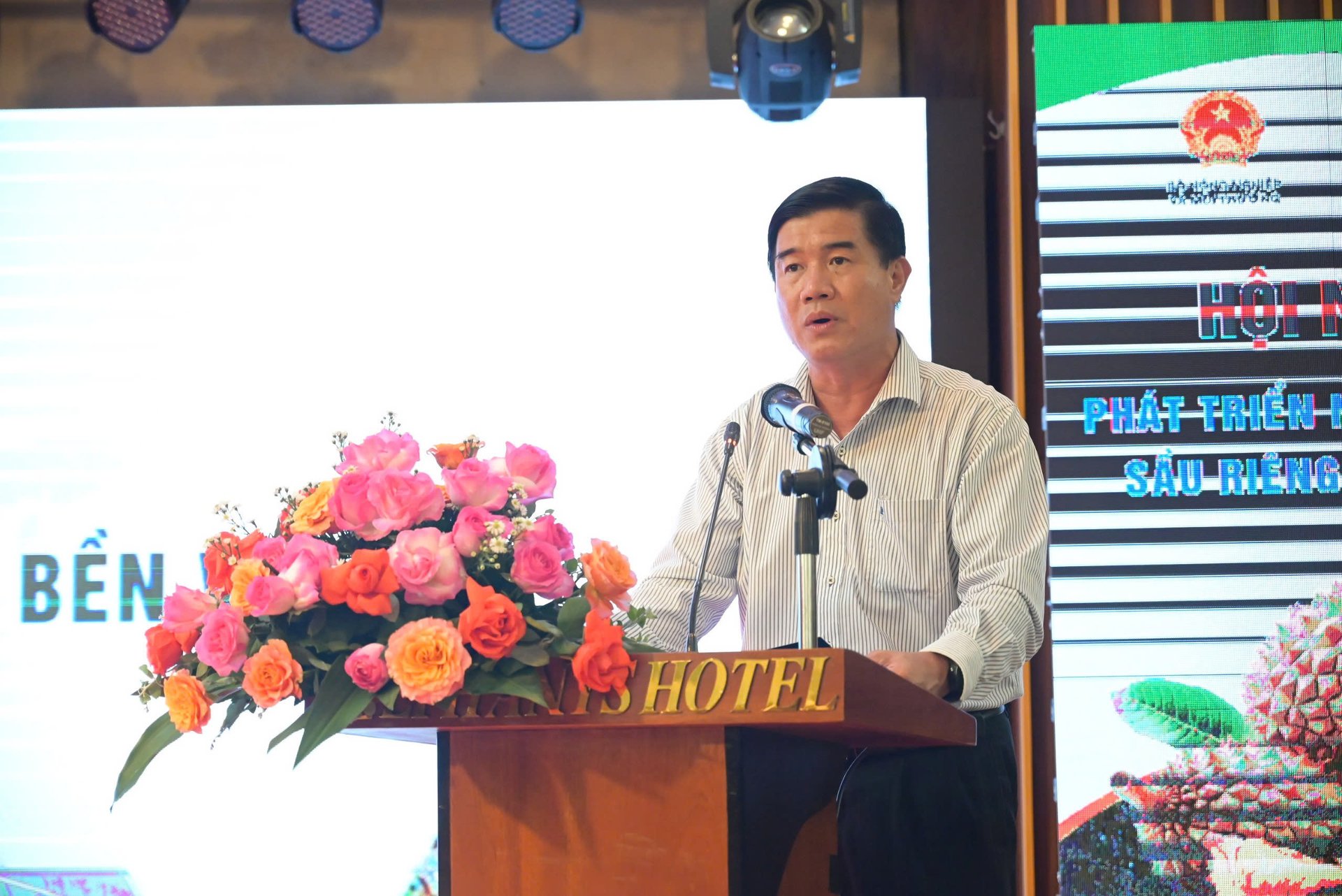 bo-truong-do-duc-duy-chu-tri-hoi-nghi-thao-go-vuong-mac-nang-cao-nang-luc-san-xuat-sau-rieng-140752_378