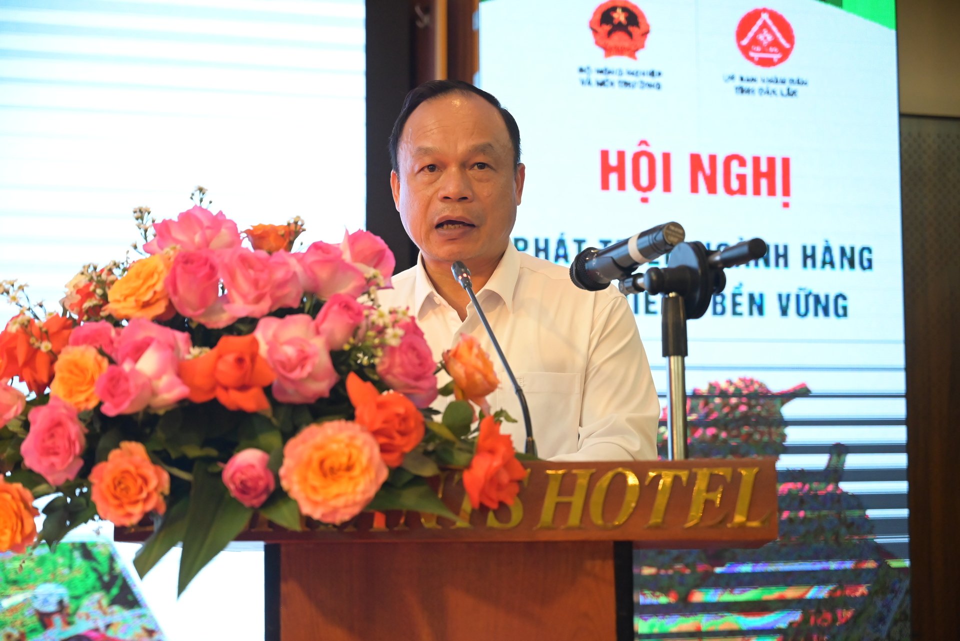 bo-truong-do-duc-duy-chu-tri-hoi-nghi-thao-go-vuong-mac-nang-cao-nang-luc-san-xuat-sau-rieng-151149_323