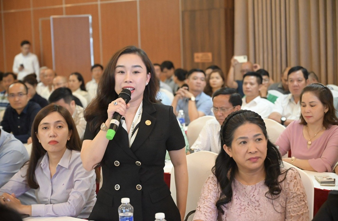 bo-truong-do-duc-duy-chu-tri-hoi-nghi-thao-go-vuong-mac-nang-cao-nang-luc-san-xuat-sau-rieng-153200_410
