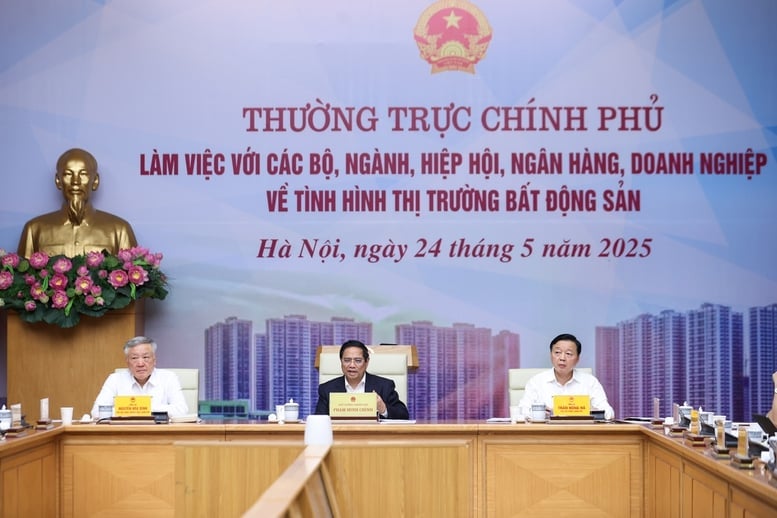 Thủ tướng Chính phủ Phạm Minh Chính chủ trì cuộc làm việc của Thường trực Chính phủ với các Bộ, ngành, hiệp hội, ngân hàng và doanh nghiệp nhằm đánh giá tình hình thị trường bất động sản. Ảnh: Nhật Bắc. Thủ tướng Chính phủ Phạm Minh Chính chủ trì cuộc làm việc của Thường trực Chính phủ với các Bộ, ngành, hiệp hội, ngân hàng và doanh nghiệp nhằm đánh giá tình hình thị trường bất động sản. Ảnh: Nhật Bắc.