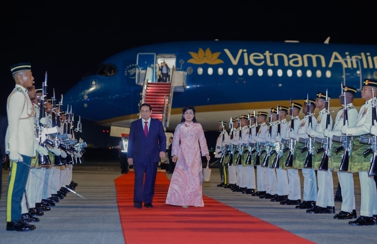 Lễ đón Thủ tướng Phạm Minh Chính và Phu nhân đến thủ đô Kuala Lumpur bắt đầu chuyến thăm chính thức Malaysia và tham dự Hội nghị Cấp cao ASEAN lần thứ 46. Ảnh: VGP/Nhật Bắc. Lễ đón Thủ tướng Phạm Minh Chính và Phu nhân đến thủ đô Kuala Lumpur bắt đầu chuyến thăm chính thức Malaysia và tham dự Hội nghị Cấp cao ASEAN lần thứ 46. Ảnh: VGP/Nhật Bắc.
