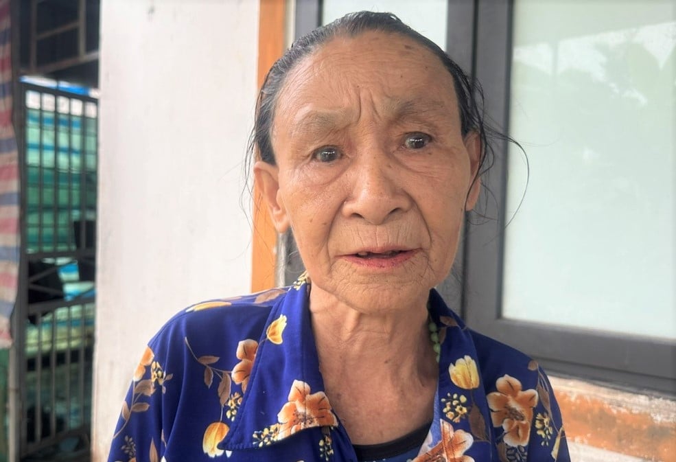 Bà Hoàng Thị Thái cho hay, lần đầu tiên bà chứng kiến lụt giữa mùa hè. Ảnh: Thanh Nga. Bà Hoàng Thị Thái cho hay, lần đầu tiên bà chứng kiến lụt giữa mùa hè. Ảnh: Thanh Nga.